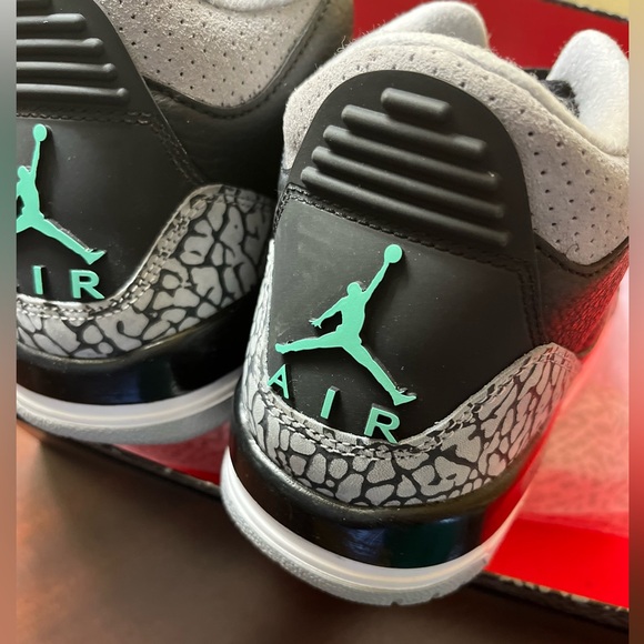 NIB Big Kids Air Jordan 3 Retro "Green Glow" sz 6 - Picture 5 of 5